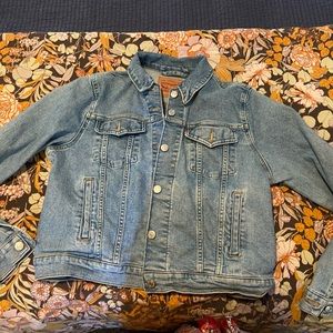 Levi’s Levi Strauss girls XL medium wash denim jacket.Great condition no stains